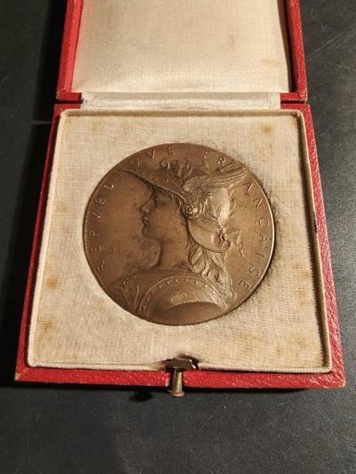 老王徽章第178期 - 法国一战战争部“为了祖国”大铜章      原盒      戎装玛丽安娜，大师罗蒂版本     直径50mm    重量60.2g