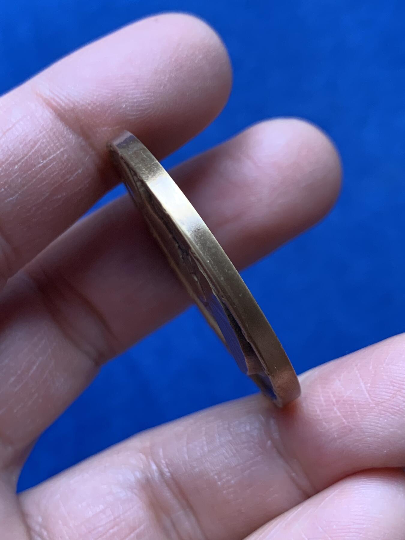 《竞宝斋》第460场 周日，周一，2场连拍 （全场包邮）欢迎送拍 瑞士阿彭策尔地区传统服饰文化纪念章，由HUGUENIN制作，超高浮雕，22.9克，38mm。