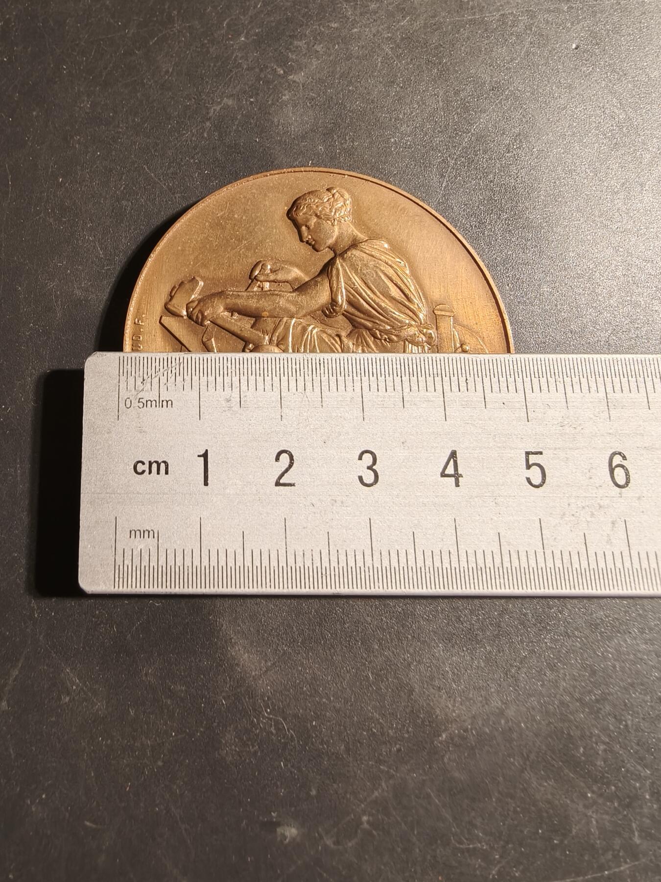 老王徽章第178期 法国工业协会大铜章    原盒    直径50mm    重量64.3g