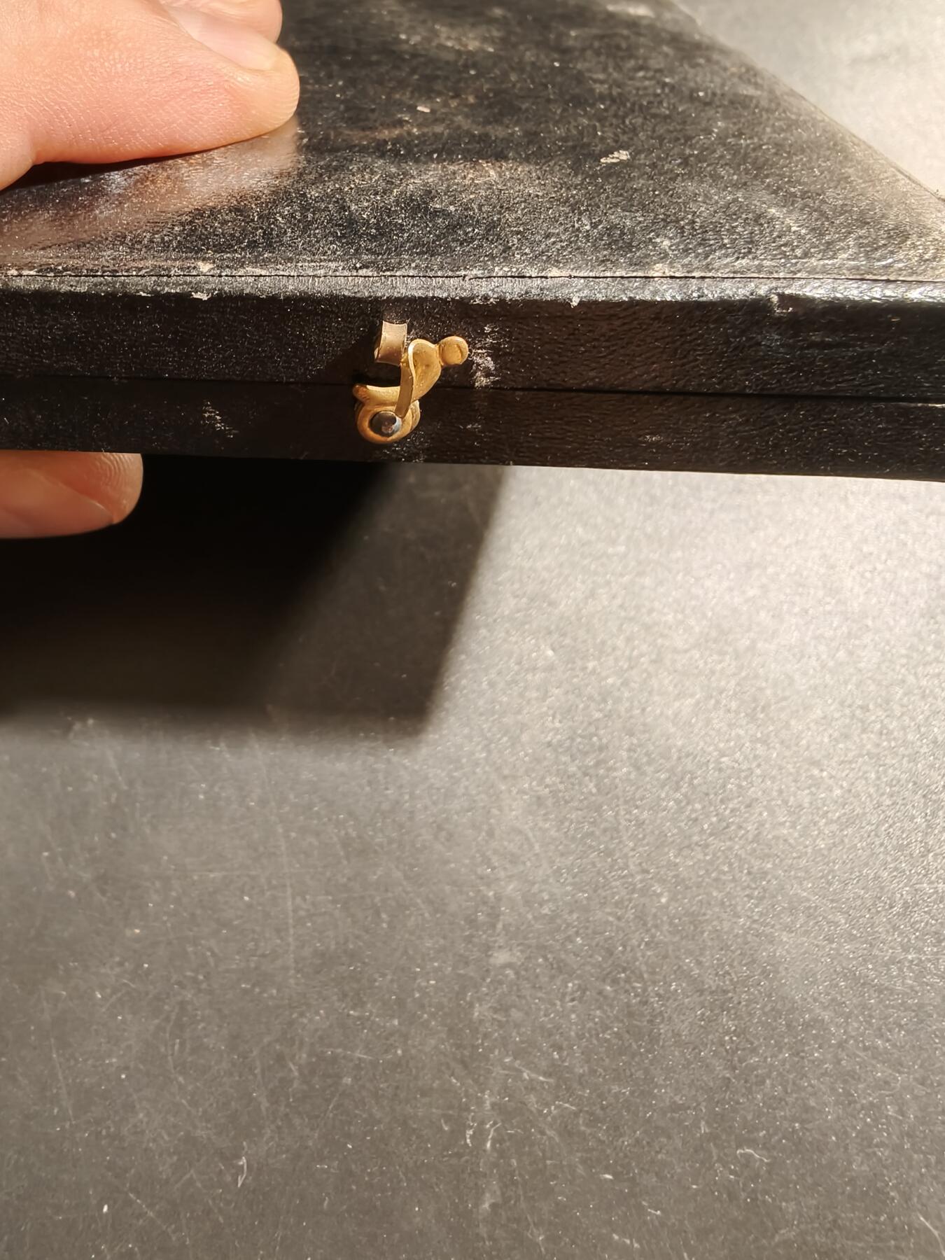 老王徽章第178期 法国1945年3月解放兰斯市大铜章    原盒，盒子卡扣损坏      直径66mm     重量151.7g