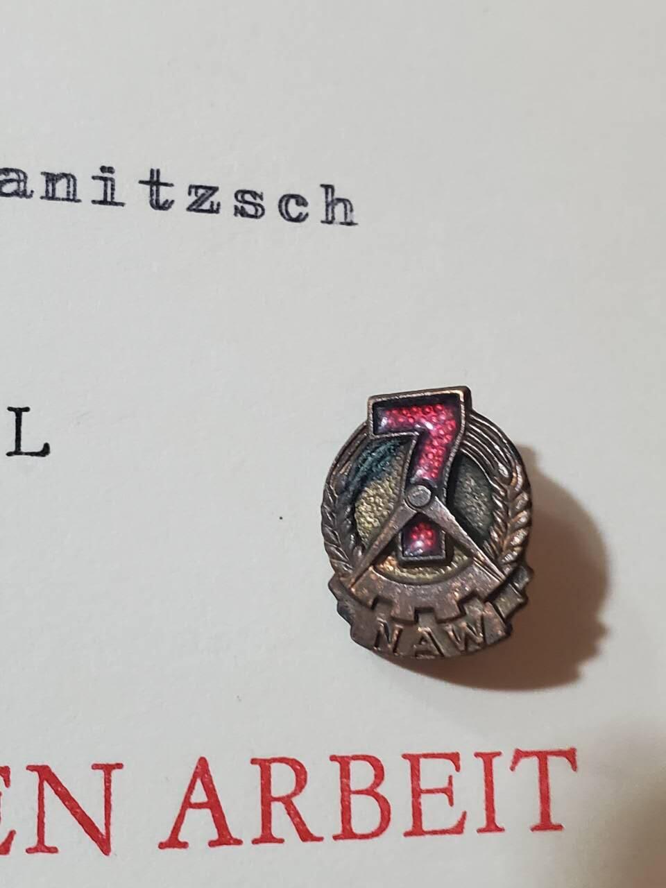 韵星假日拍卖第三十八期 -- Rimey Holidays Auction 38 民主德国社会主义建设功勋活动家奖章带证书一套