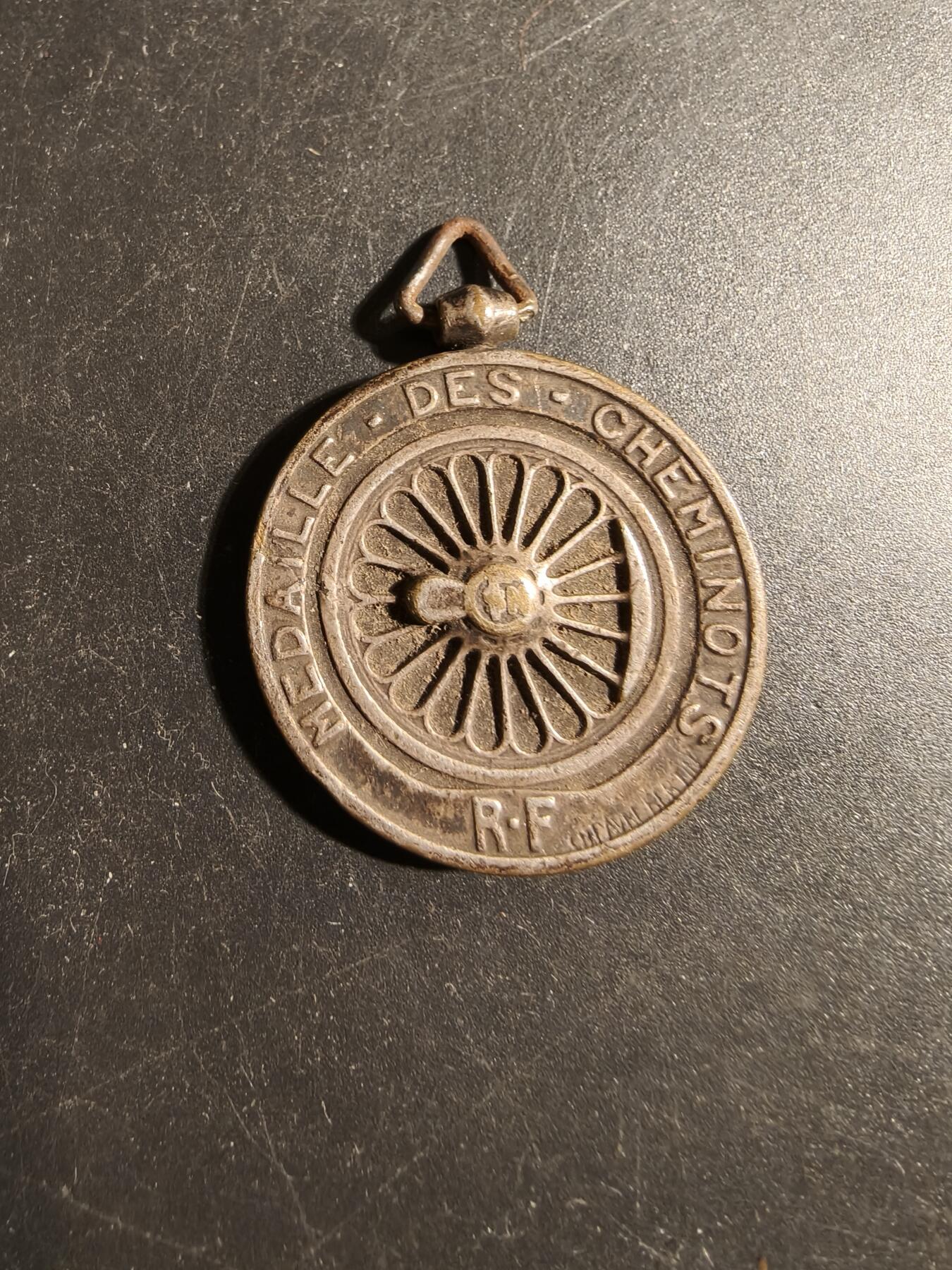 老王徽章第178期 法国银级铁路服务奖章    无绶带   维希版1942年实发