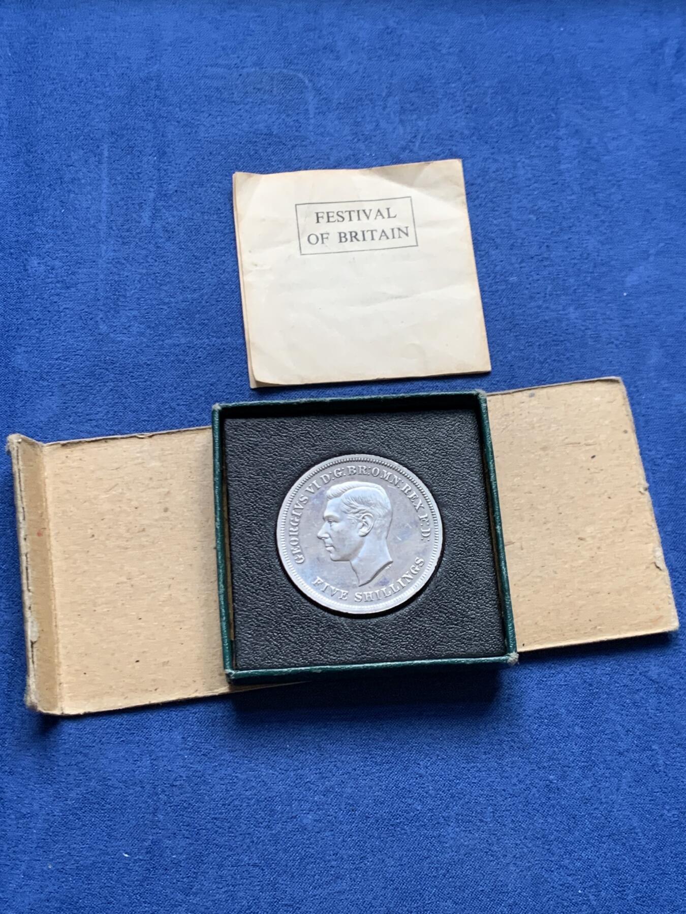 《竞宝斋》第460场 周日，周一，2场连拍 （全场包邮）欢迎送拍 英国 1951年 乔治六世马剑克朗纪念币 最后的镍马剑 状态很不错 带原盒（盒子有损）原证书