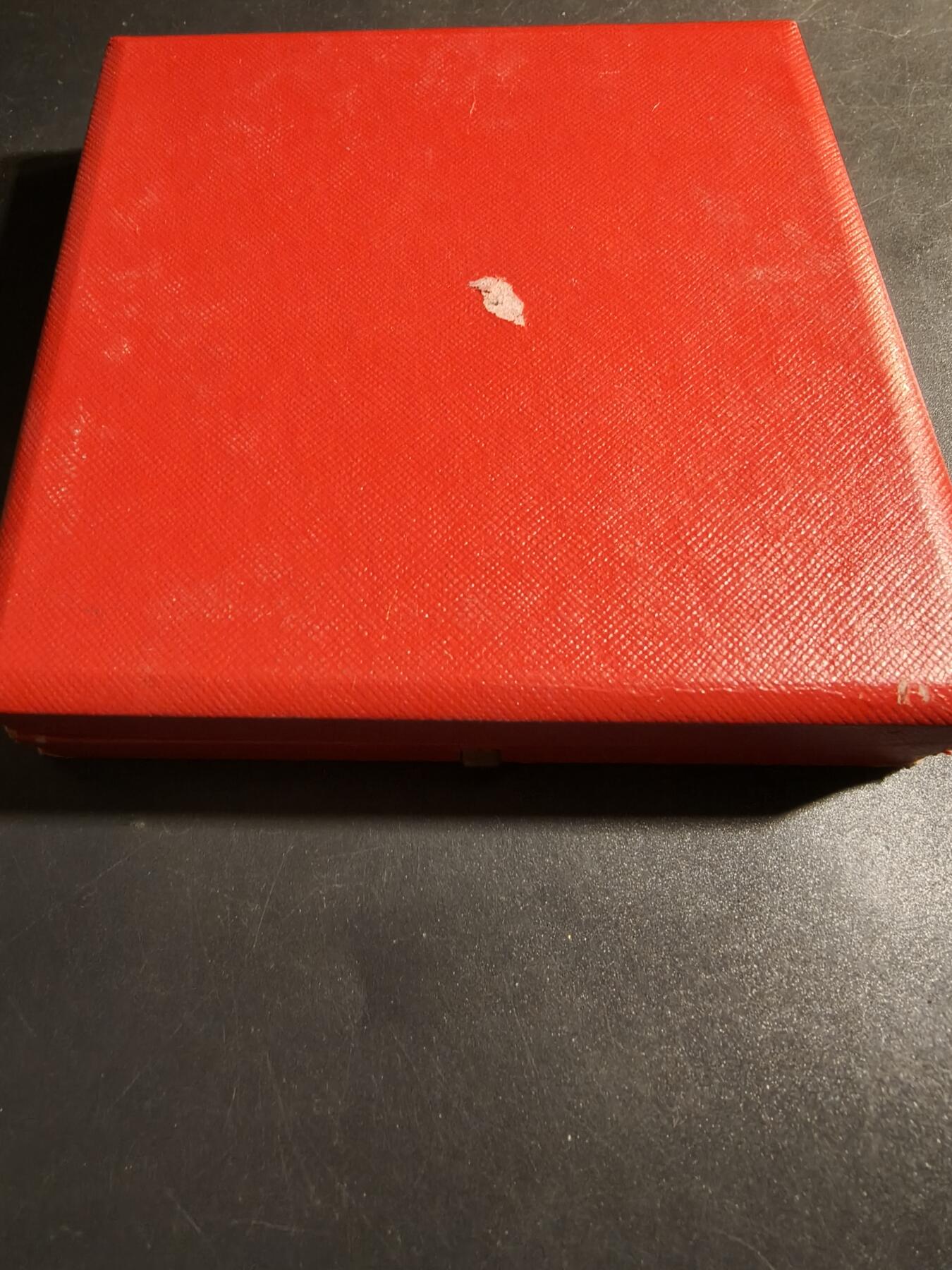 老王徽章第178期 法国克洛斯特新堡修道院大铜章     原盒      直径89mm     重量265.6g