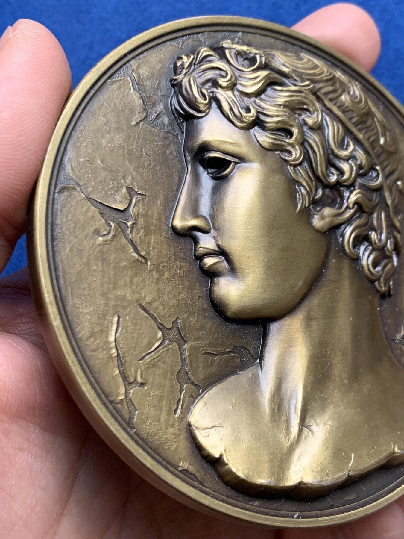 《竞宝斋》第460场 周日，周一，2场连拍 （全场包邮）欢迎送拍 1997年塞普蒂曼尼亚的文学与艺术-行吟诗人大铜章 201.4克 89mm 带盒