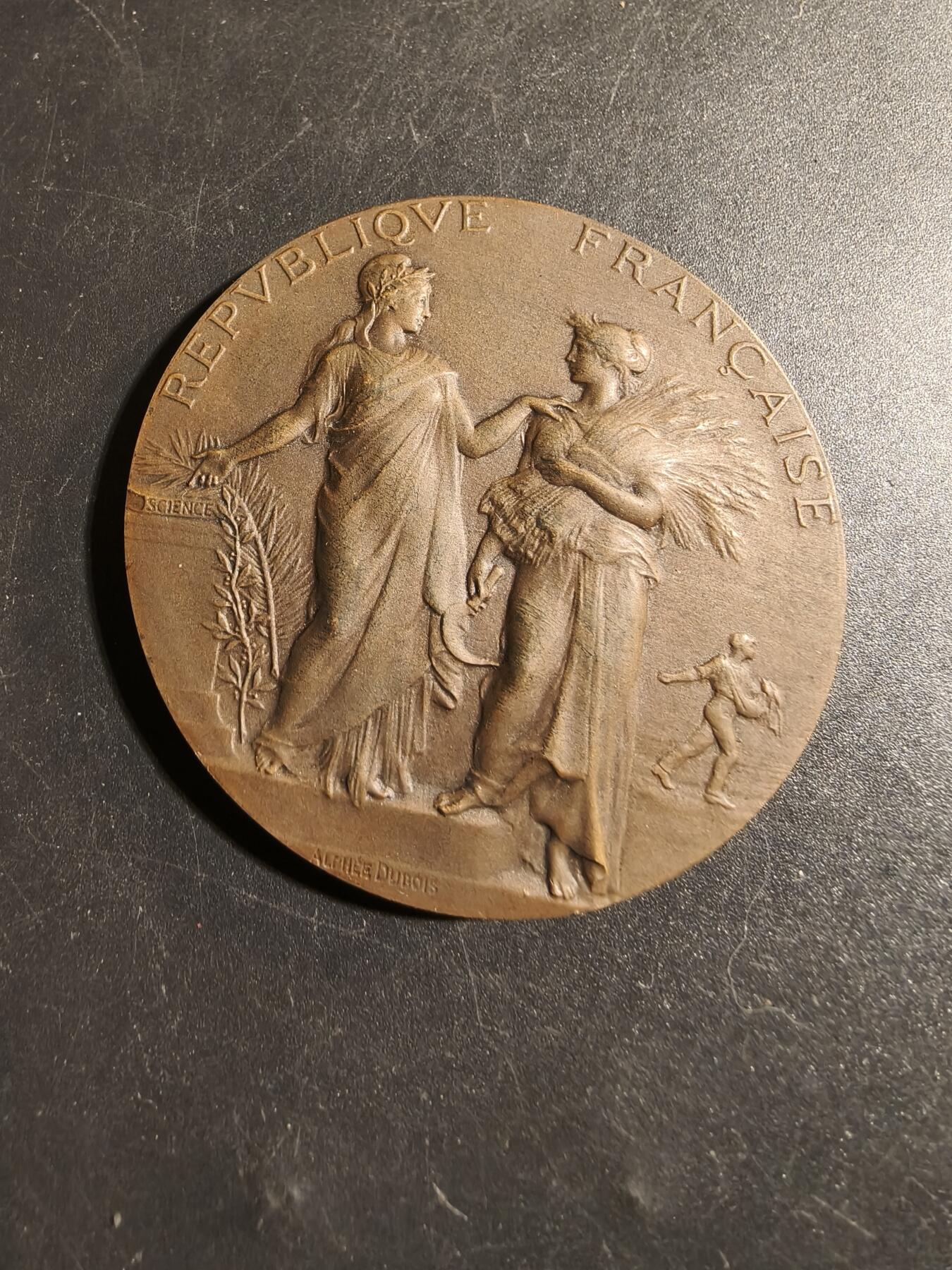 老王徽章第178期 法国1907年巴黎农业协会大铜章    原盒    大师阿尔菲杜布瓦作品     直径50mm     重量59.1g