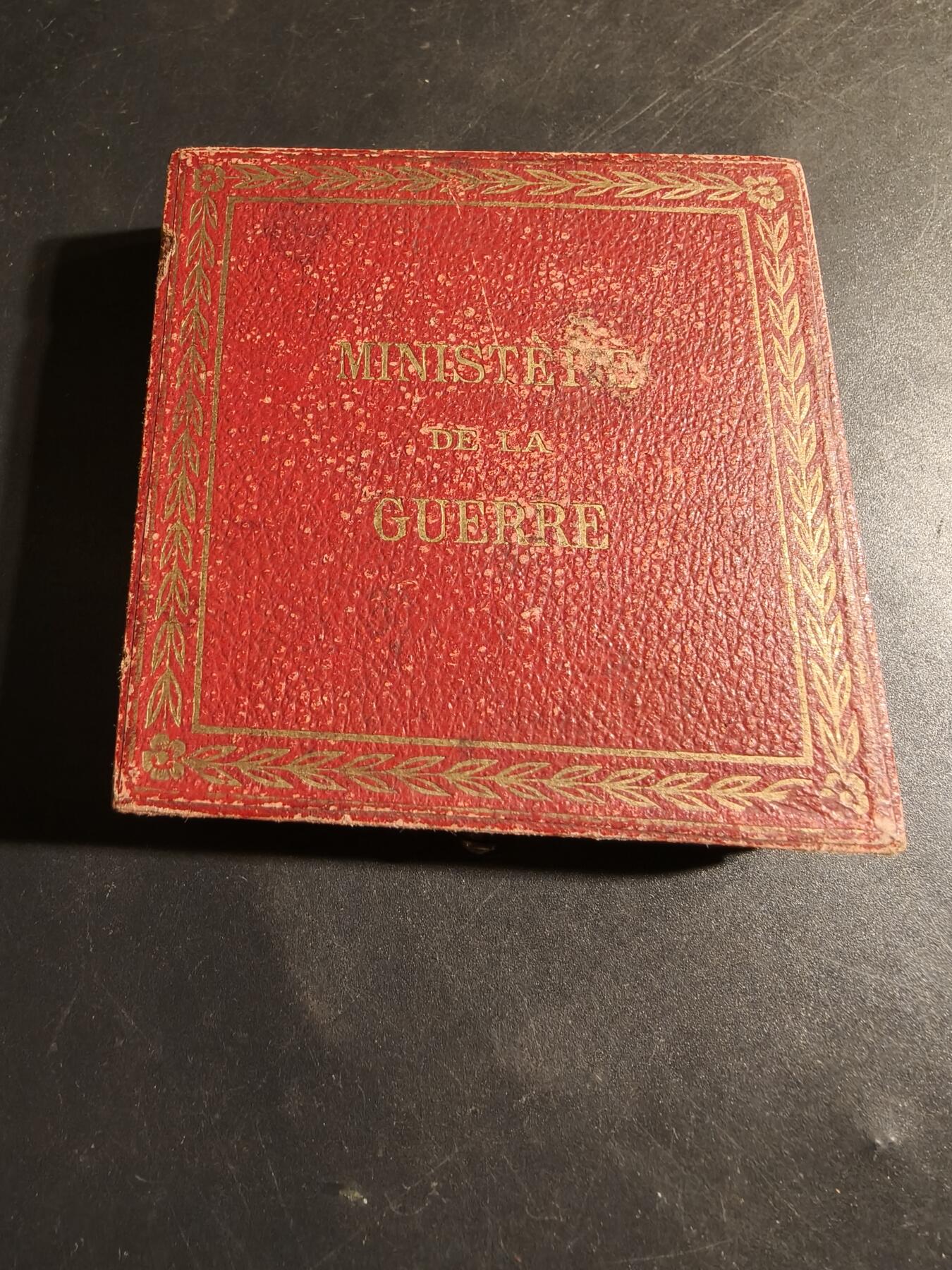 老王徽章第178期 法国一战战争部“为了祖国”大铜章      原盒      戎装玛丽安娜，大师罗蒂版本     直径50mm    重量60.2g
