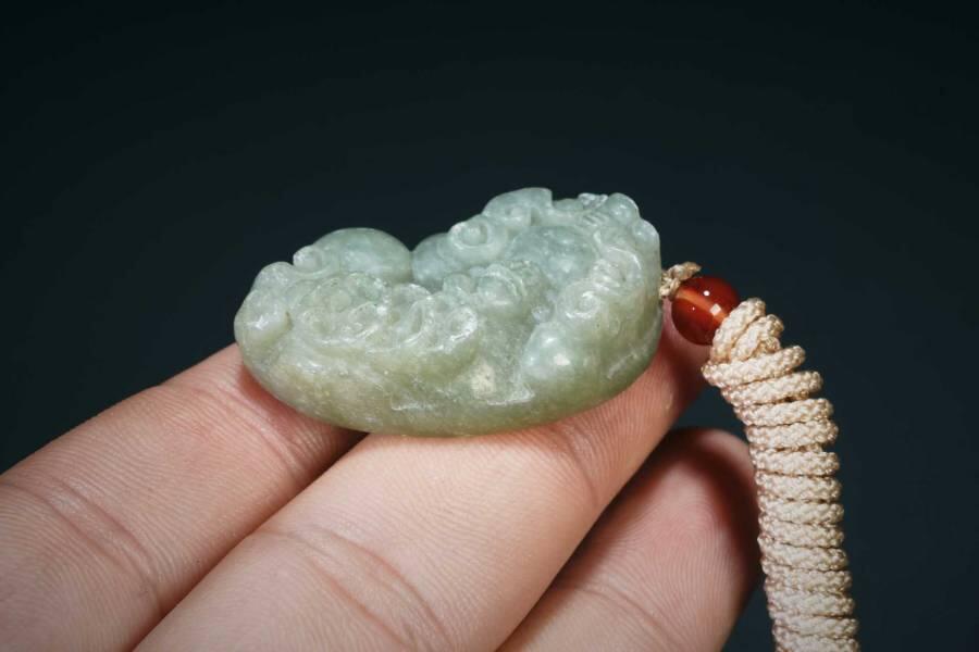 上海都达杂项专场三（全场包邮） 天然和田玉精雕《招财貔貅》挂件 附鉴定证书86-108