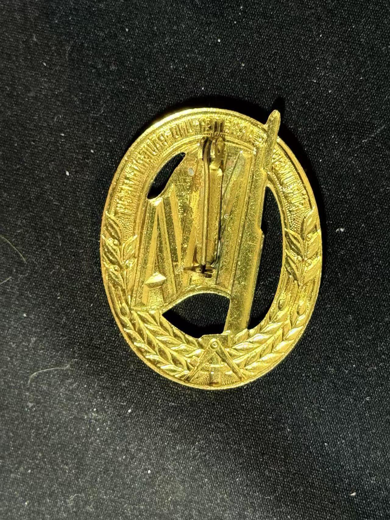 罗岚⭐爱藏⭐甄选专拍第四场-分享拍场赚佣（实体经营） 民主德国人民军金级体能证章 厚重非铝质美品