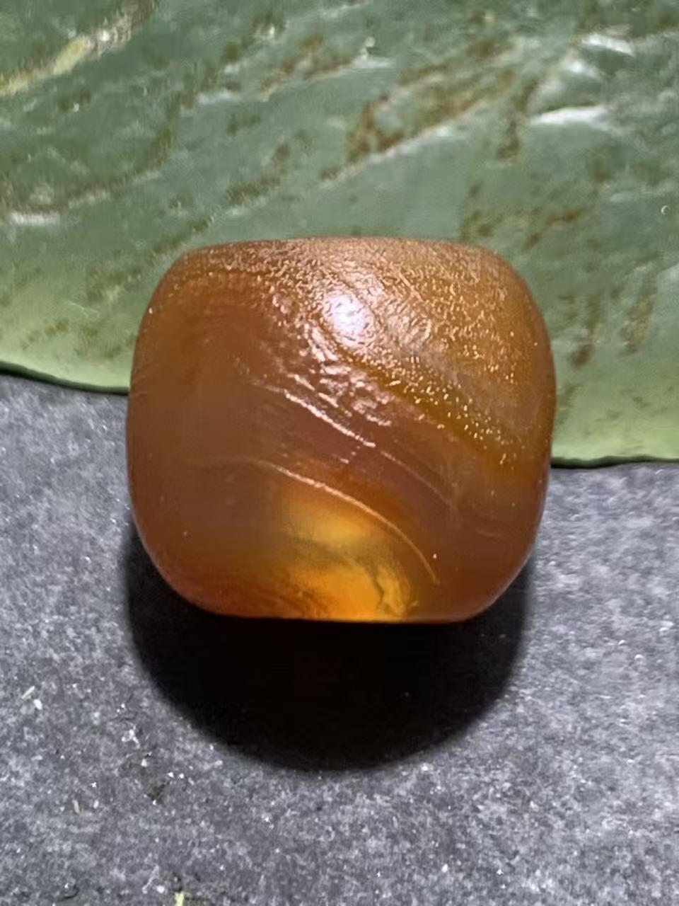 精美高玉化千层风化纹缠丝玛瑙老形桶珠一颗，