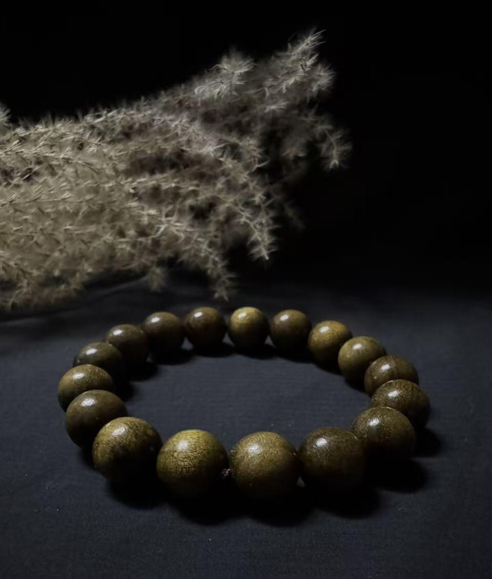 零元拍：金丝楠手串12MM手串，金丝闪闪，香味满鼻。