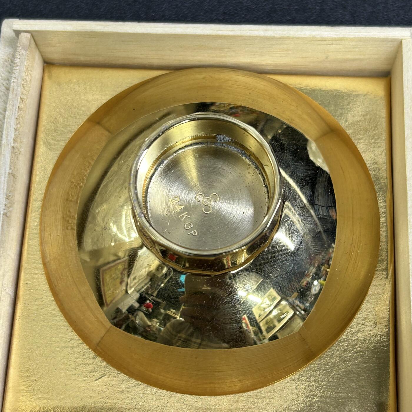 西秦中古拍卖第七十三期 日本工学者、大学教授山口次郎 受章纪念皇室菊瓣纹赏杯 带原盒 有此人部分资料见图4～5