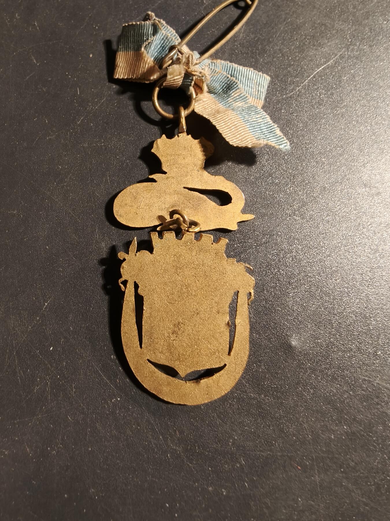 老王徽章第178期 法国枫丹白露妇女联盟纪念章