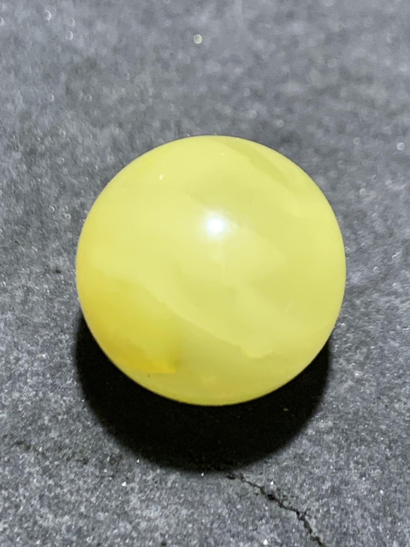 天然乌克兰原矿蜜蜡通货圆珠一颗，