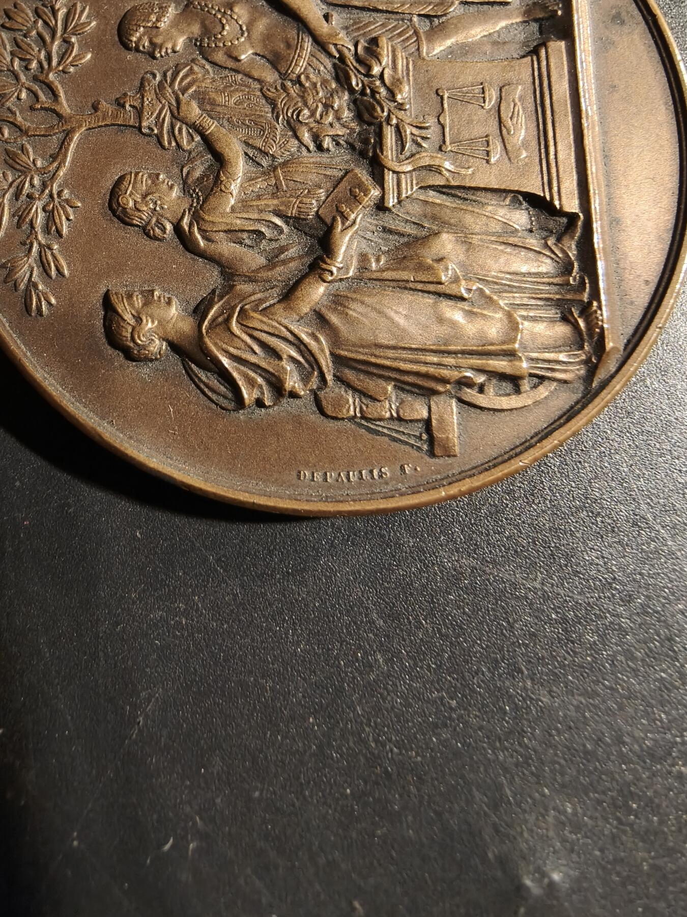 老王徽章第178期 法国巴黎工业科学、艺术与文学学会大铜章    亚历克西斯-约瑟夫·德波利斯作品     原盒      直径50mm     重量65.4g