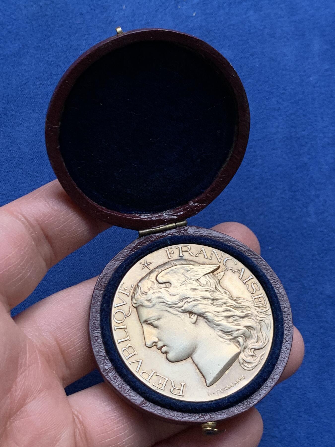 《竞宝斋》第460场 周日，周一，2场连拍 （全场包邮）欢迎送拍 法国1897年商业部墨丘利镀金银章 41.5mm 37克 带银标 盒装