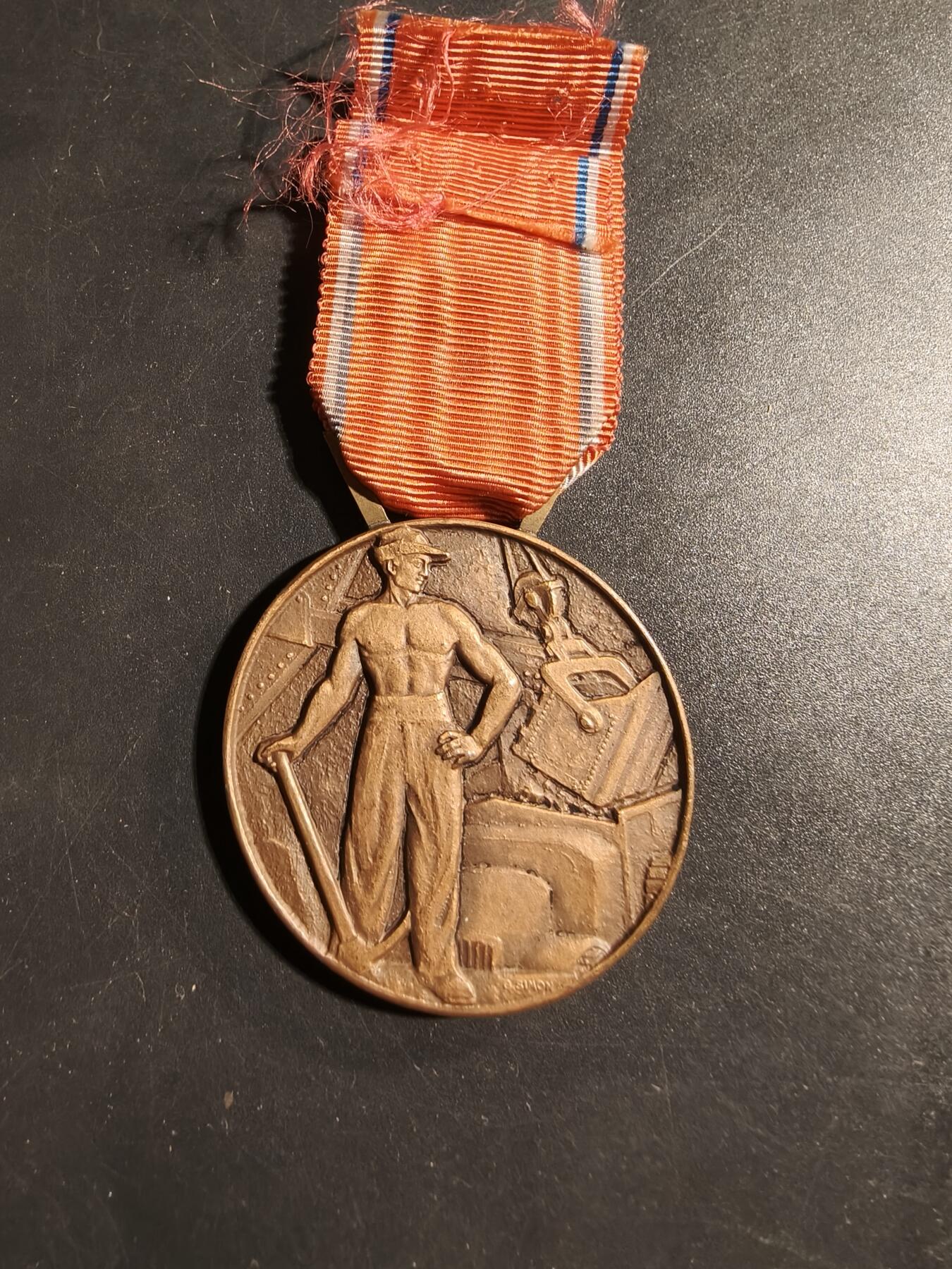 老王徽章第178期 法国铜级公共工程企业家联合会奖章    1951年实发