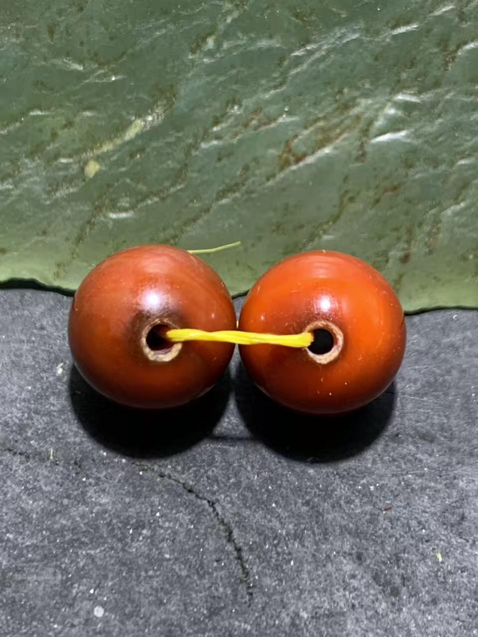 精美高玉化枣红缠丝玛瑙腰珠一对 ，