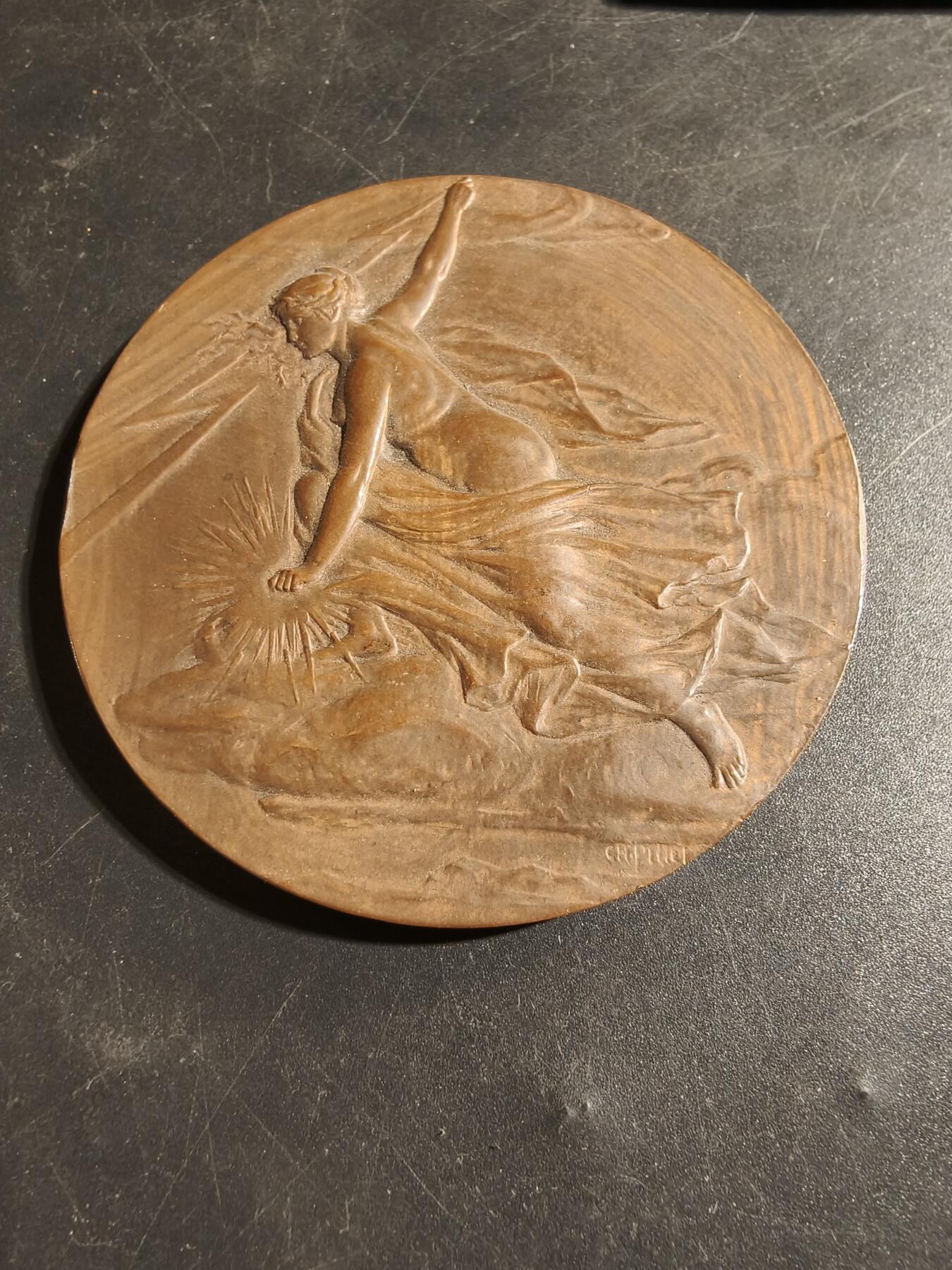 老王徽章第178期 法国电气建筑总工会大铜章     原盒     大师皮列作品    直径68mm     重量153.1g