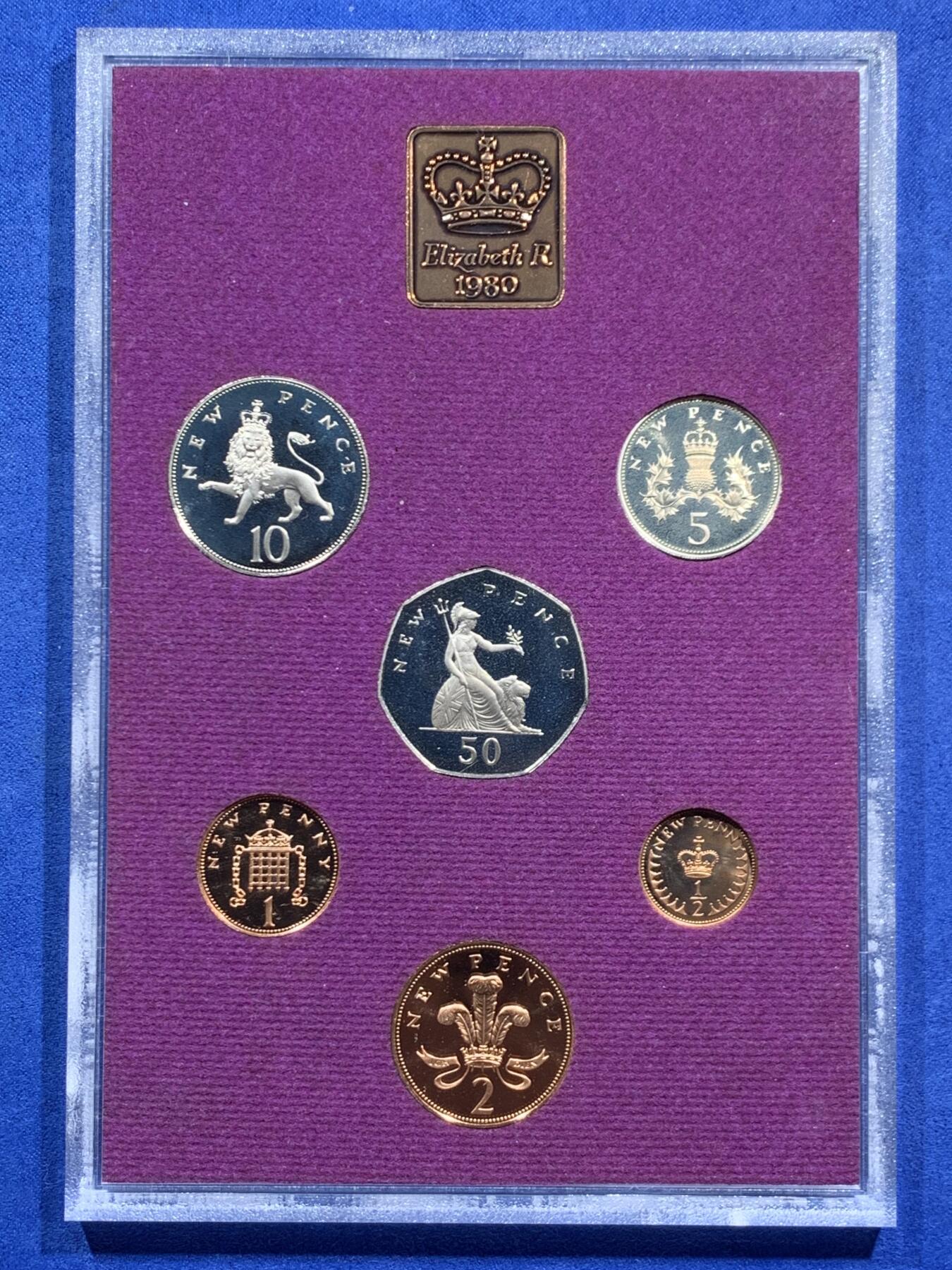 《竞宝斋》第460场 周日，周一，2场连拍 （全场包邮）欢迎送拍 英国1980年精制套币 礼品原装6枚币和1枚章