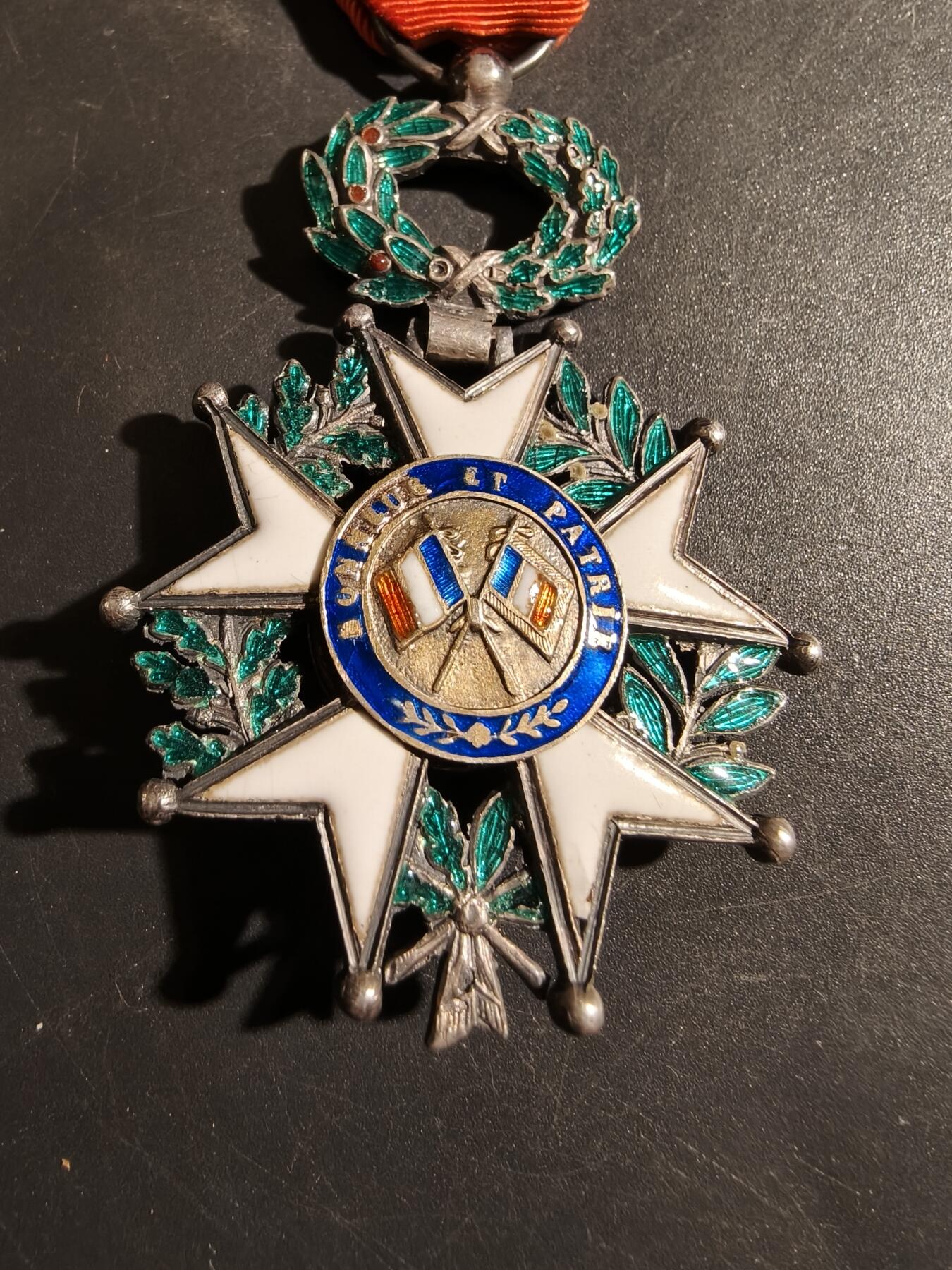 老王徽章第178期 法国骑士级荣誉军团勋章    原盒    银质珐琅    三共时期     