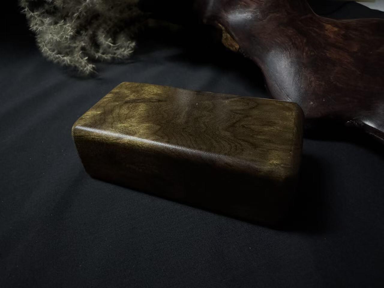 零元拍：B15金丝楠牌子，香喷喷的小金砖，金光闪闪，81/41/26MM