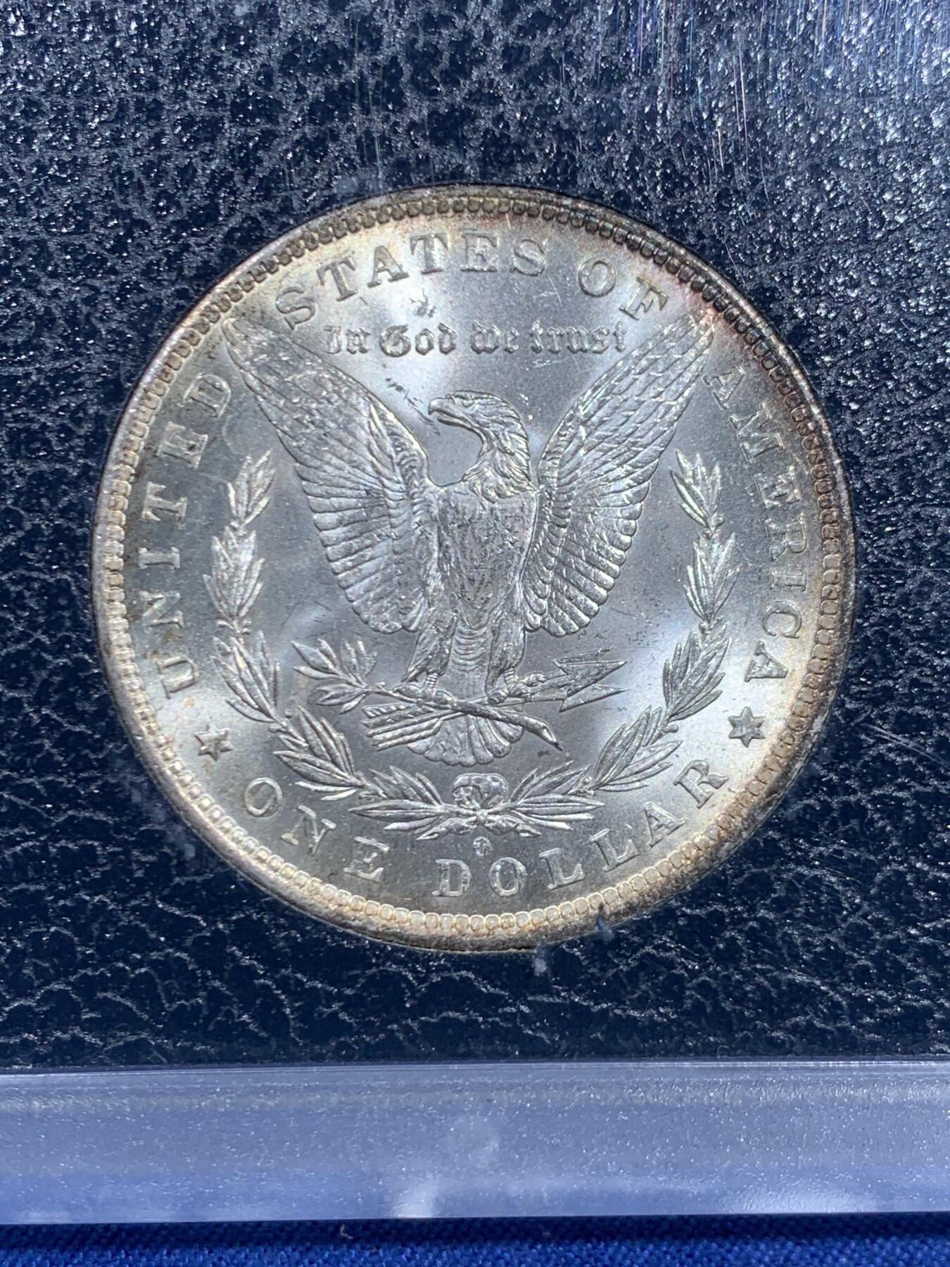 《竞宝斋》第460场 周日，周一，2场连拍 （全场包邮）欢迎送拍 美国 1884年 1美元 摩根币 少见“派拉蒙”集藏原盒 黑盒 环彩 底板光度十足 收藏佳品