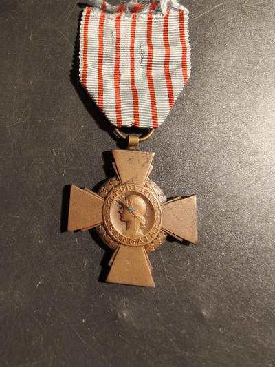 老王徽章第178期 - 法国战斗十字奖章