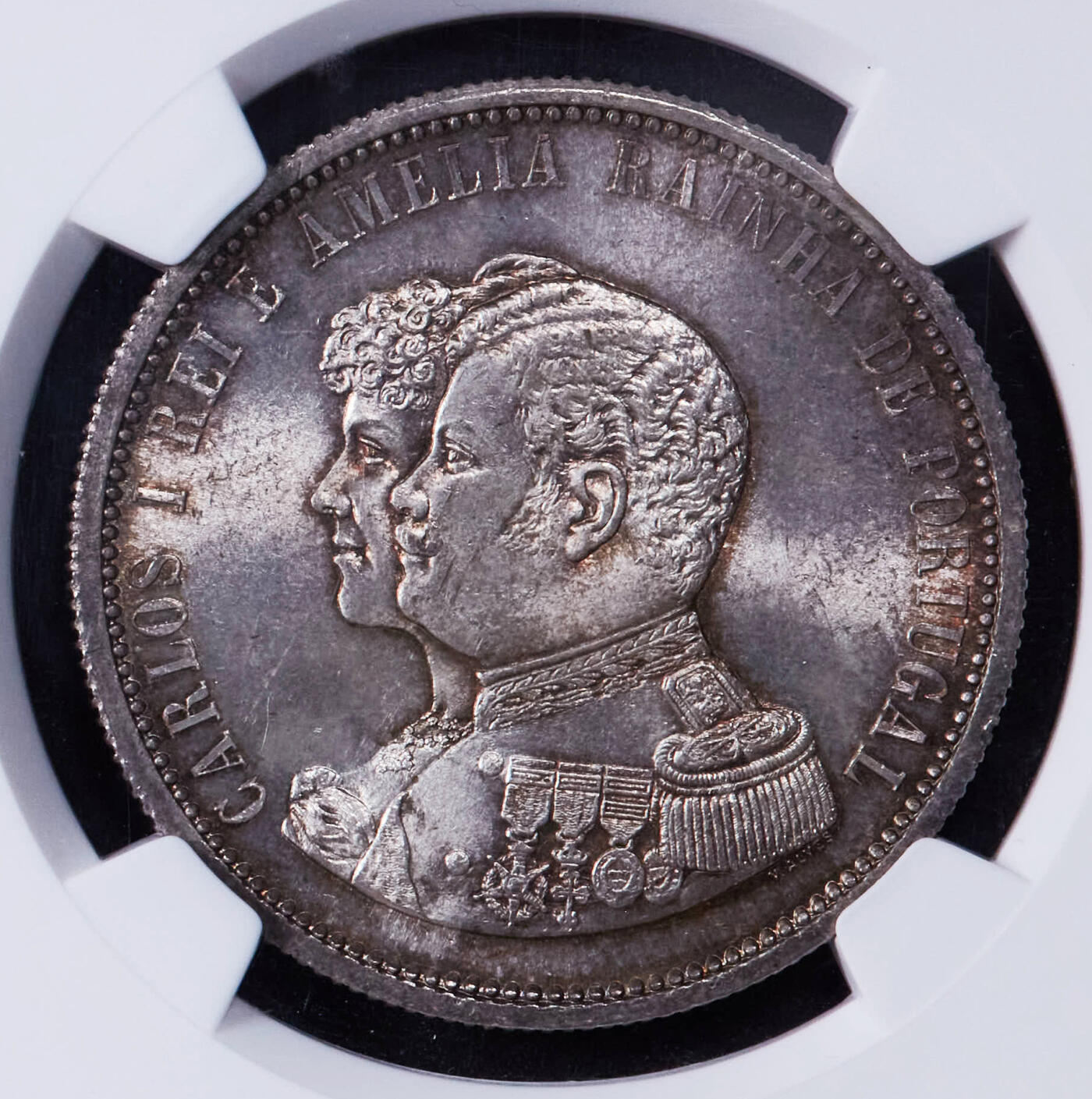 【俄甄集藏】“万象更新、马呈祥瑞”迎新春俄甄精品场-2026年(047)01-21 星期三 晚 19:30 全场包邮 葡萄牙1898年卡洛斯一世夫妇头像纪念发现印度400周年200、500、1000瑞斯银币3枚套，NGC MS64，五彩包浆，转光品相，分数整齐，味道一流