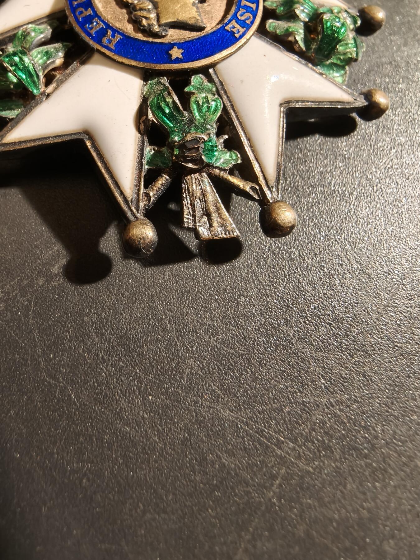 老王徽章第178期 法国军官级荣誉军团勋章    原盒     四共时期    珠宝商立体珐琅版本      