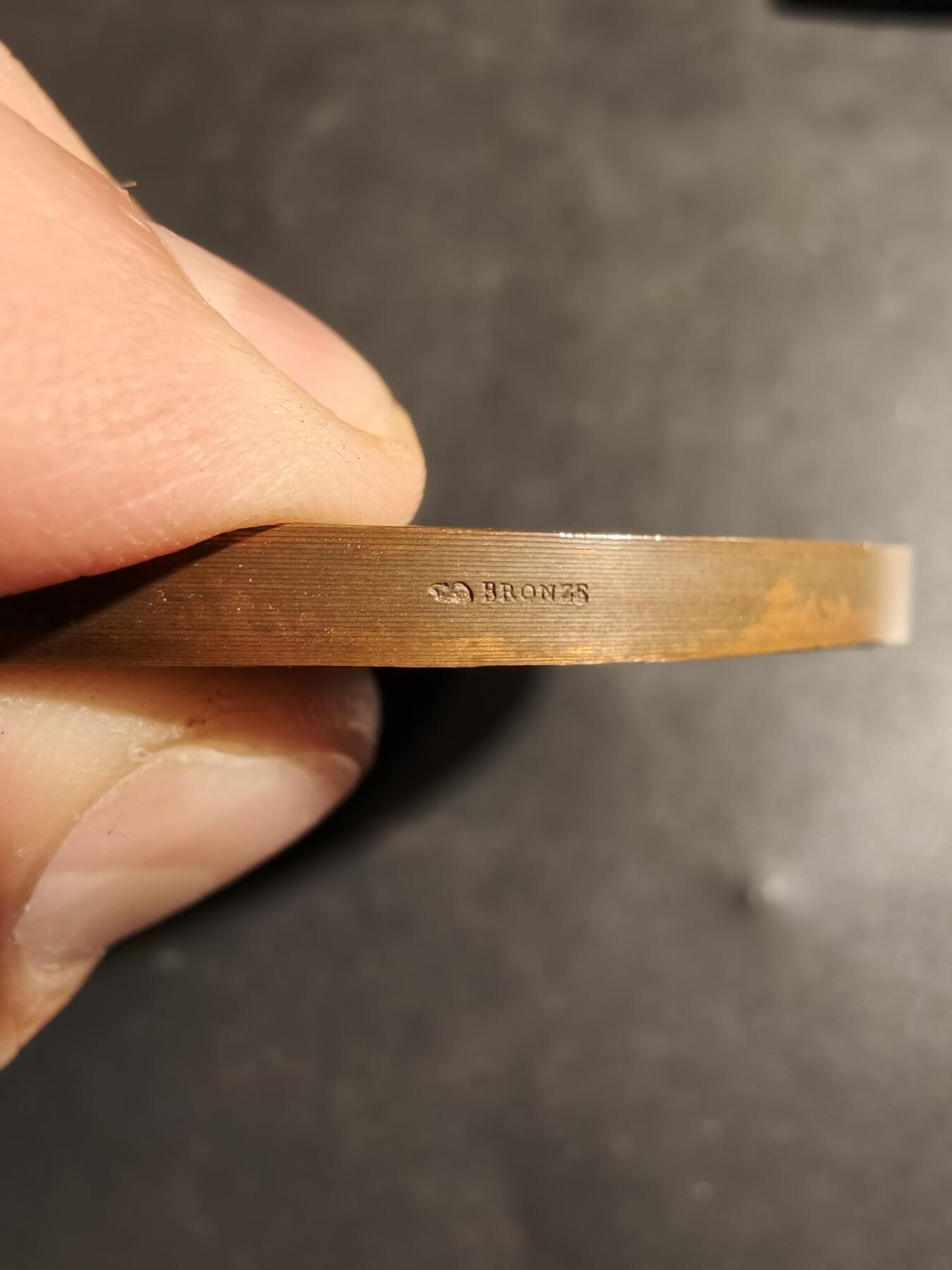 老王徽章第178期 法国电气建筑总工会大铜章     原盒     大师皮列作品    直径68mm     重量153.1g