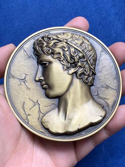 《竞宝斋》第460场 周日，周一，2场连拍 （全场包邮）欢迎送拍 - 1997年塞普蒂曼尼亚的文学与艺术-行吟诗人大铜章 201.4克 89mm 带盒