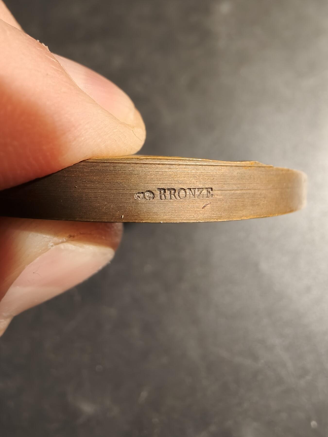 老王徽章第178期 法国陶瓷制品制造商联合会大铜章    原盒     大师亨利杜布瓦作品      大尺寸版     直径68mm    重量145.2g