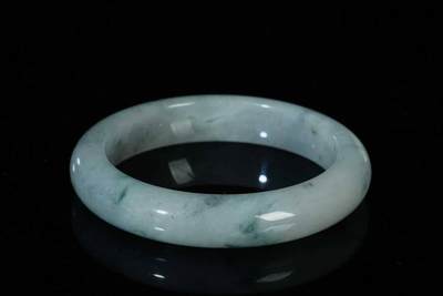 上海都达杂项专场三十四【年后发货全场包邮】  天然冰种飘绿翡翠手镯86-44