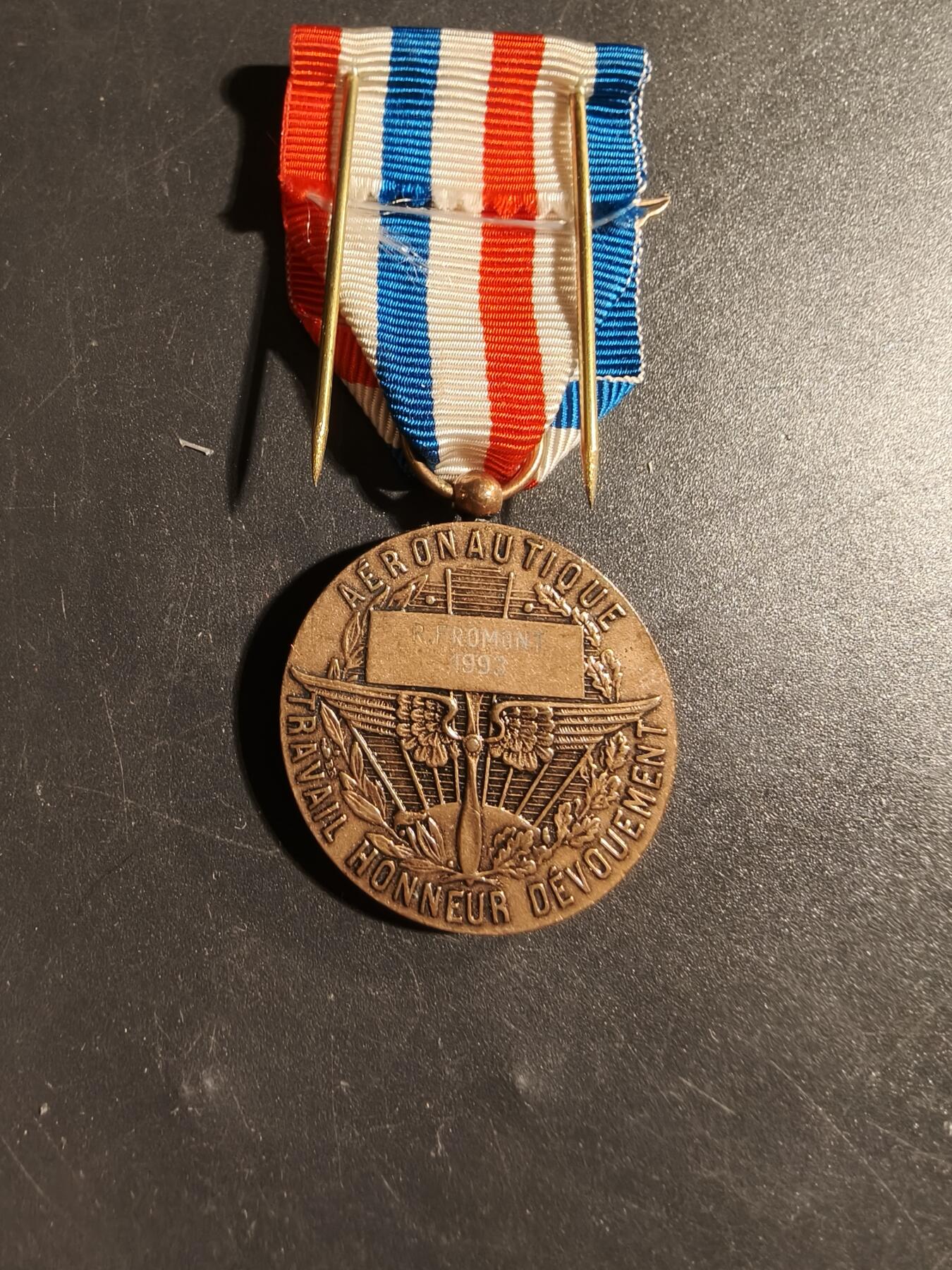 老王徽章第178期 法国空军部铜级劳工奖章     1993年实发