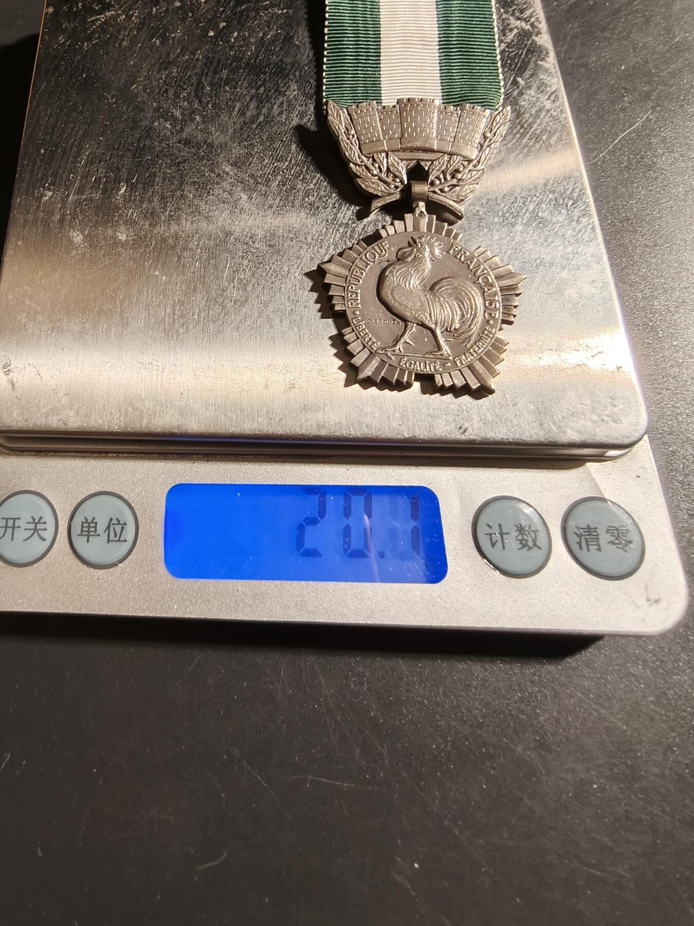 老王徽章第178期 法国银级地方嘉奖奖章    螃蟹银标     1966年实发     20.1g