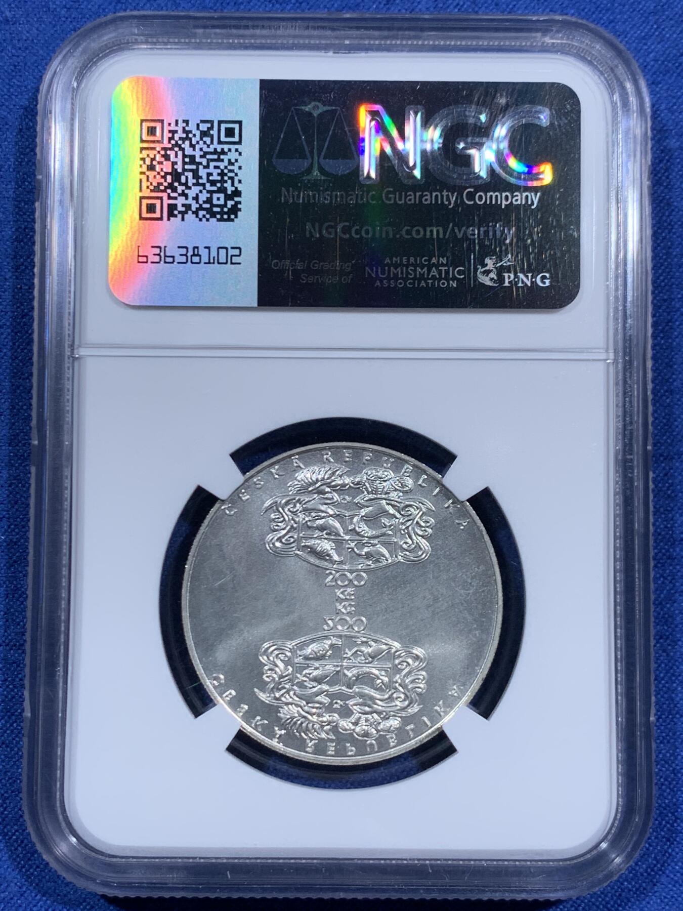 《竞宝斋》第460场 周日，周一，2场连拍 （全场包邮）欢迎送拍 NGC MS68 捷克雅各布2004年克罗辛逝世300周年200克朗银币，唯一冠军分！图片为鱼塘养鱼图