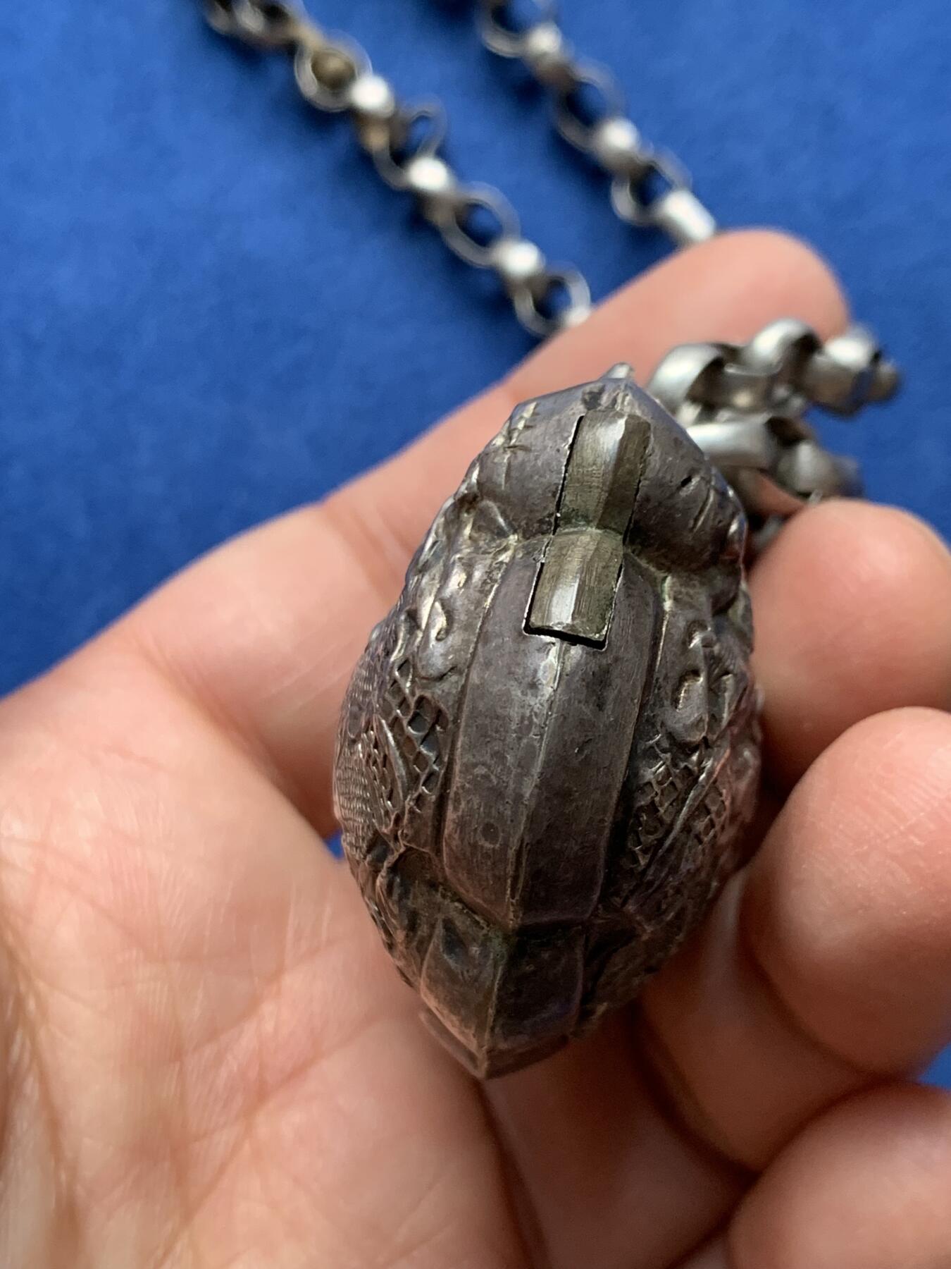 《竞宝斋》第460场 周日，周一，2场连拍 （全场包邮）欢迎送拍 清代民国老银锁 约925银 66.9克 有款看不太清了