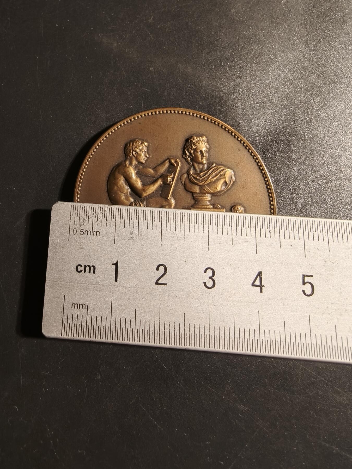 老王徽章第178期 法国巴黎艺术竞赛大铜章     原盒     直径45mm    重量43.3g