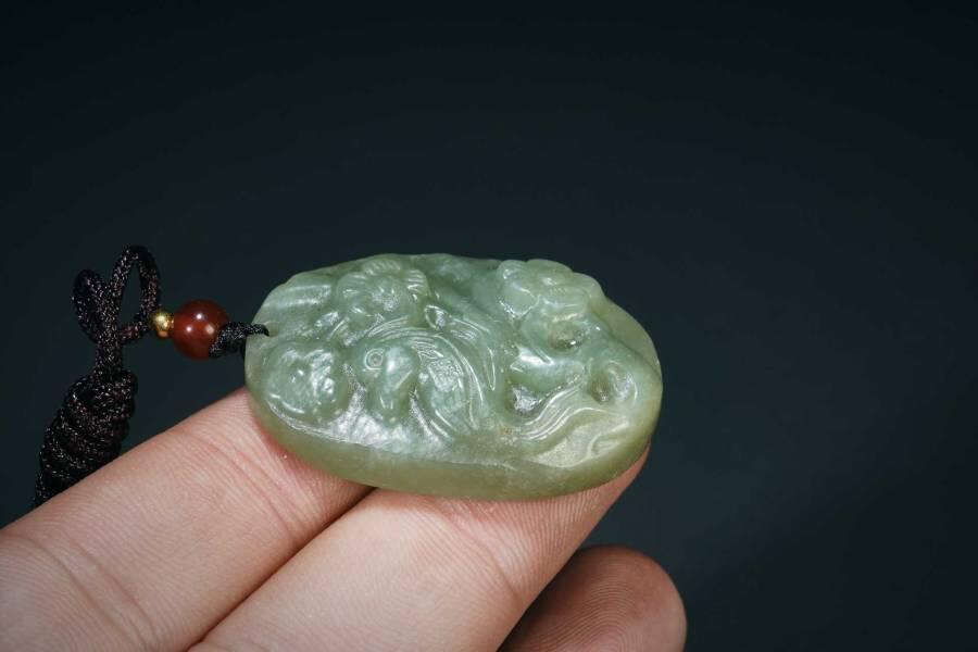 上海都达杂项专场三（全场包邮） 天然和田玉精雕《喜上眉梢》挂件 附鉴定证书86-103