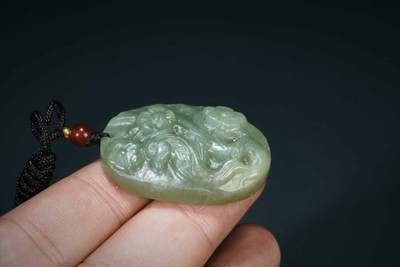 上海都达杂项专场三十四【年后发货全场包邮】  天然和田玉精雕《喜上眉梢》挂件 附鉴定证书86-103