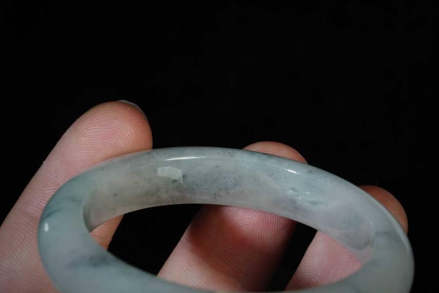 上海都达杂项专场三（全场包邮） 天然冰种飘绿翡翠手镯86-44