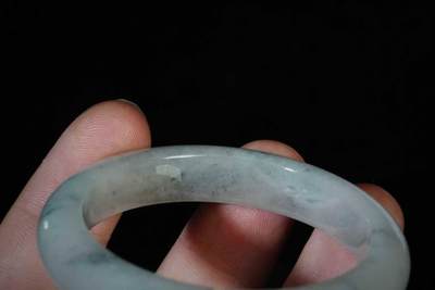 上海都达杂项专场三十四【年后发货全场包邮】  天然冰种飘绿翡翠手镯86-44