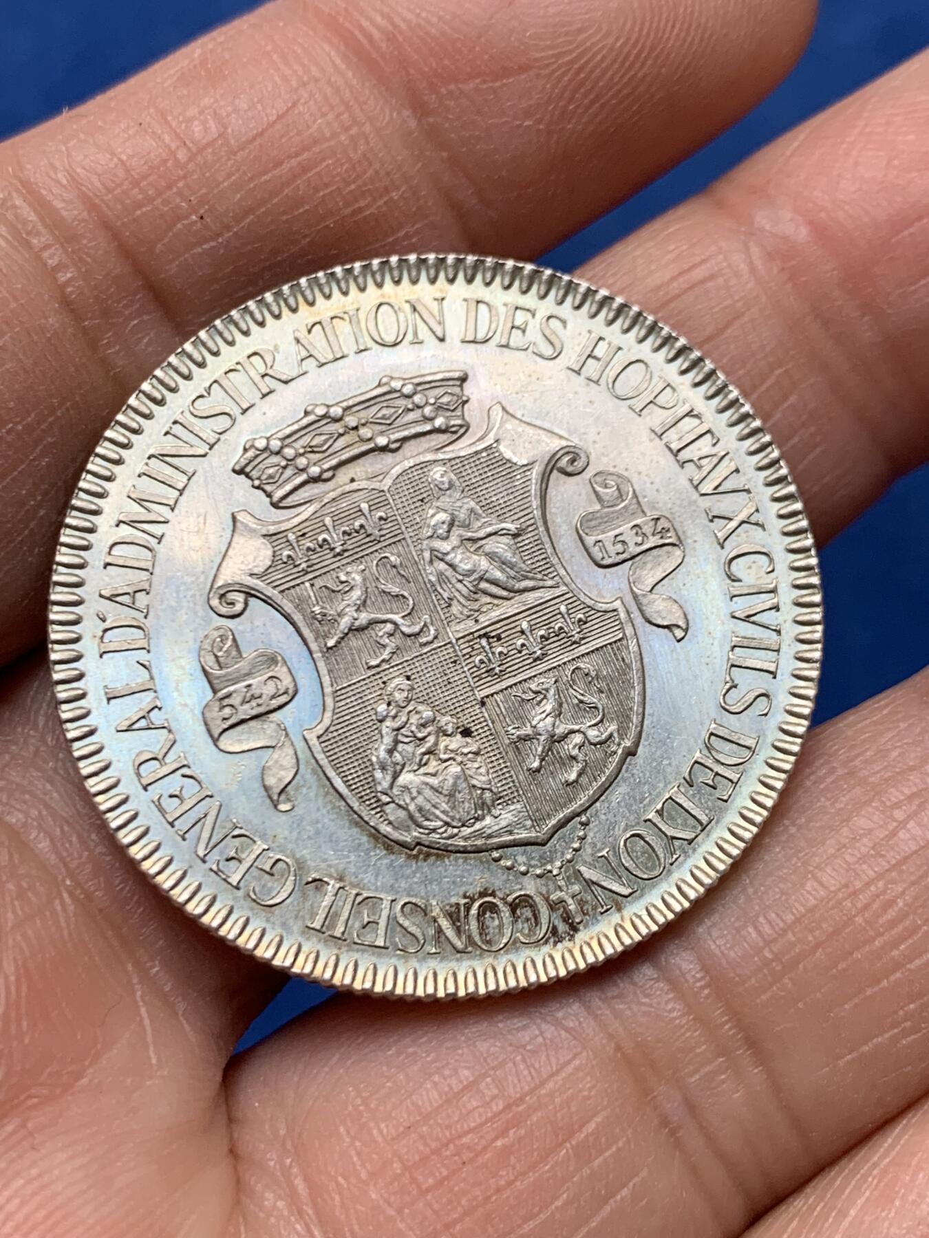 《竞宝斋》第460场 周日，周一，2场连拍 （全场包邮）欢迎送拍 法国里昂市立医院总理会银章 17克 34.9mm 好品