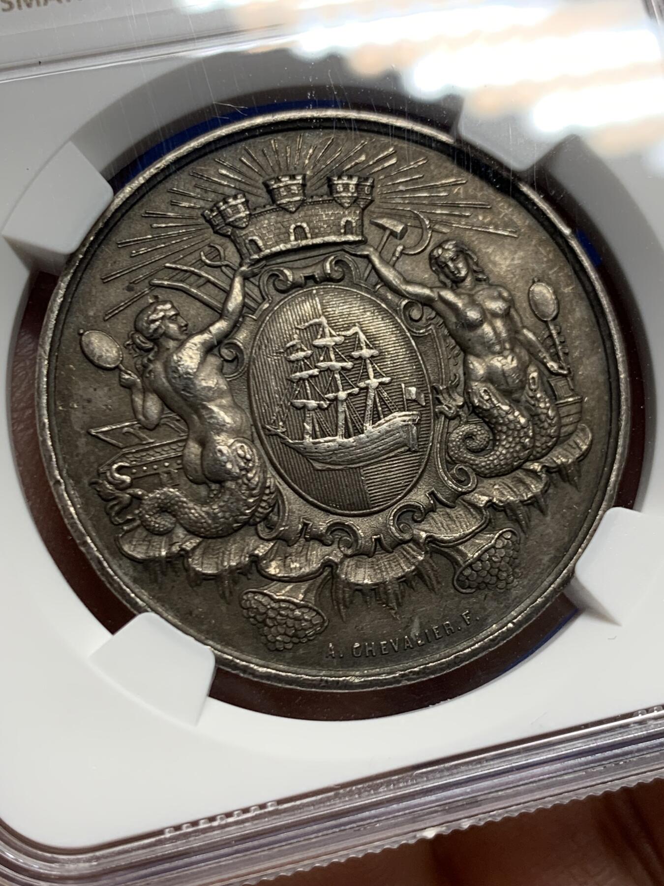 《竞宝斋》第460场 周日，周一，2场连拍 （全场包邮）欢迎送拍 NGC MS62 法国双美人鱼银章大热款 图案寓意:正面双美人鱼、帆船、城堡，呼应迪耶普“港口城市”属性(海洋元素+城市徽章)