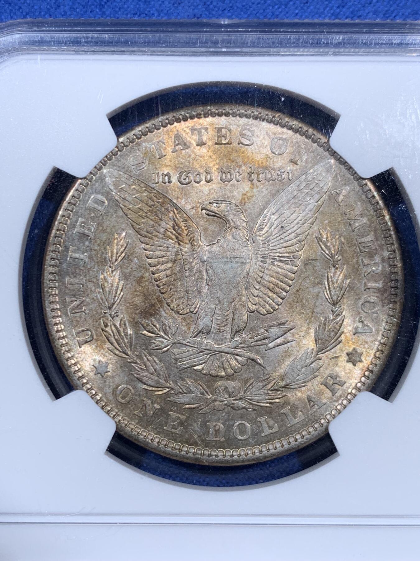 《竞宝斋》第460场 周日，周一，2场连拍 （全场包邮）欢迎送拍 NGC UNC 美国1890年摩根银币，淡金彩，略少见的年份。