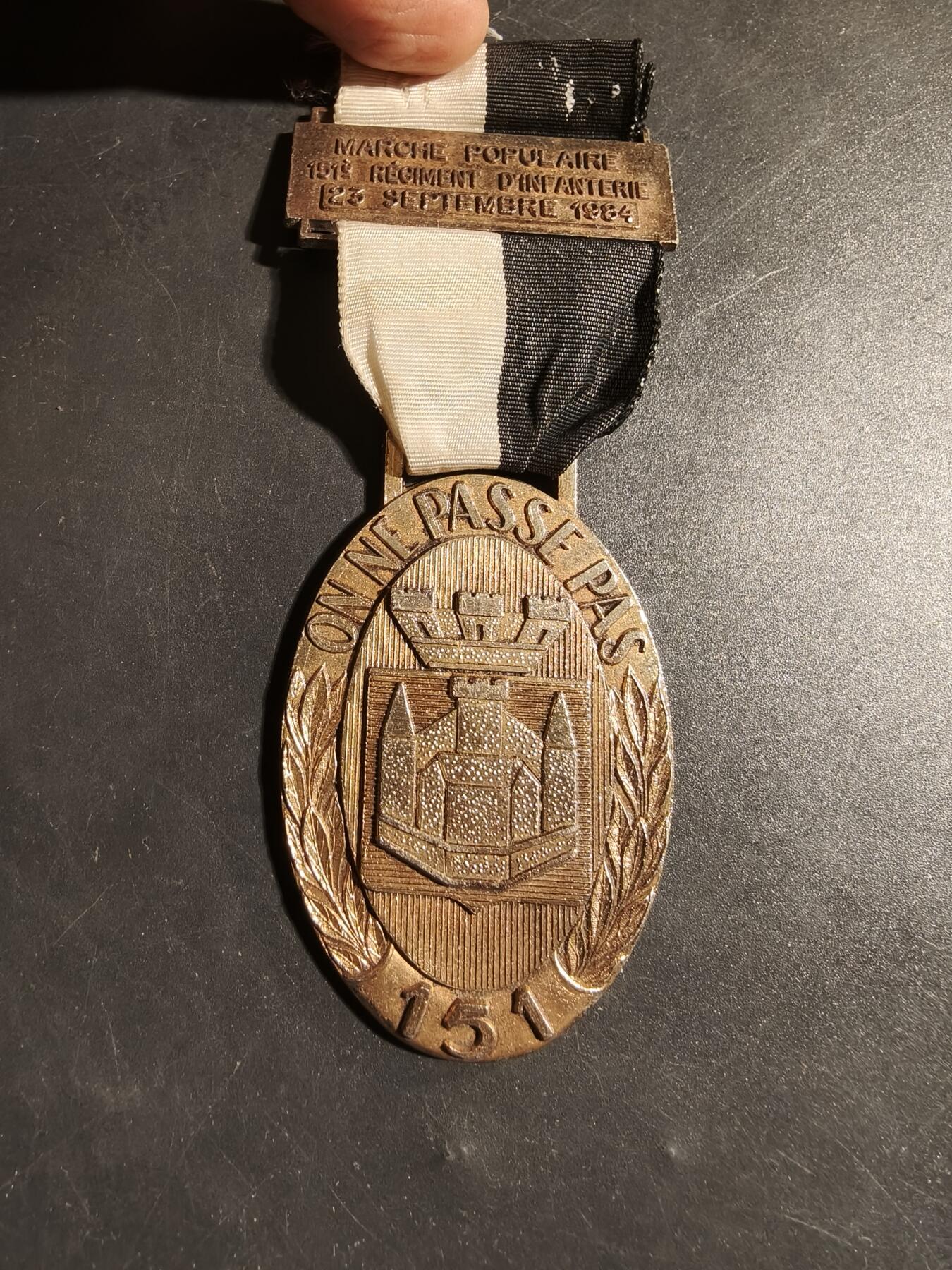 老王徽章第178期 法国第151步兵团一战胜利70周年游行纪念章    该团以凡尔登战役的杰出表现闻名    大尺寸