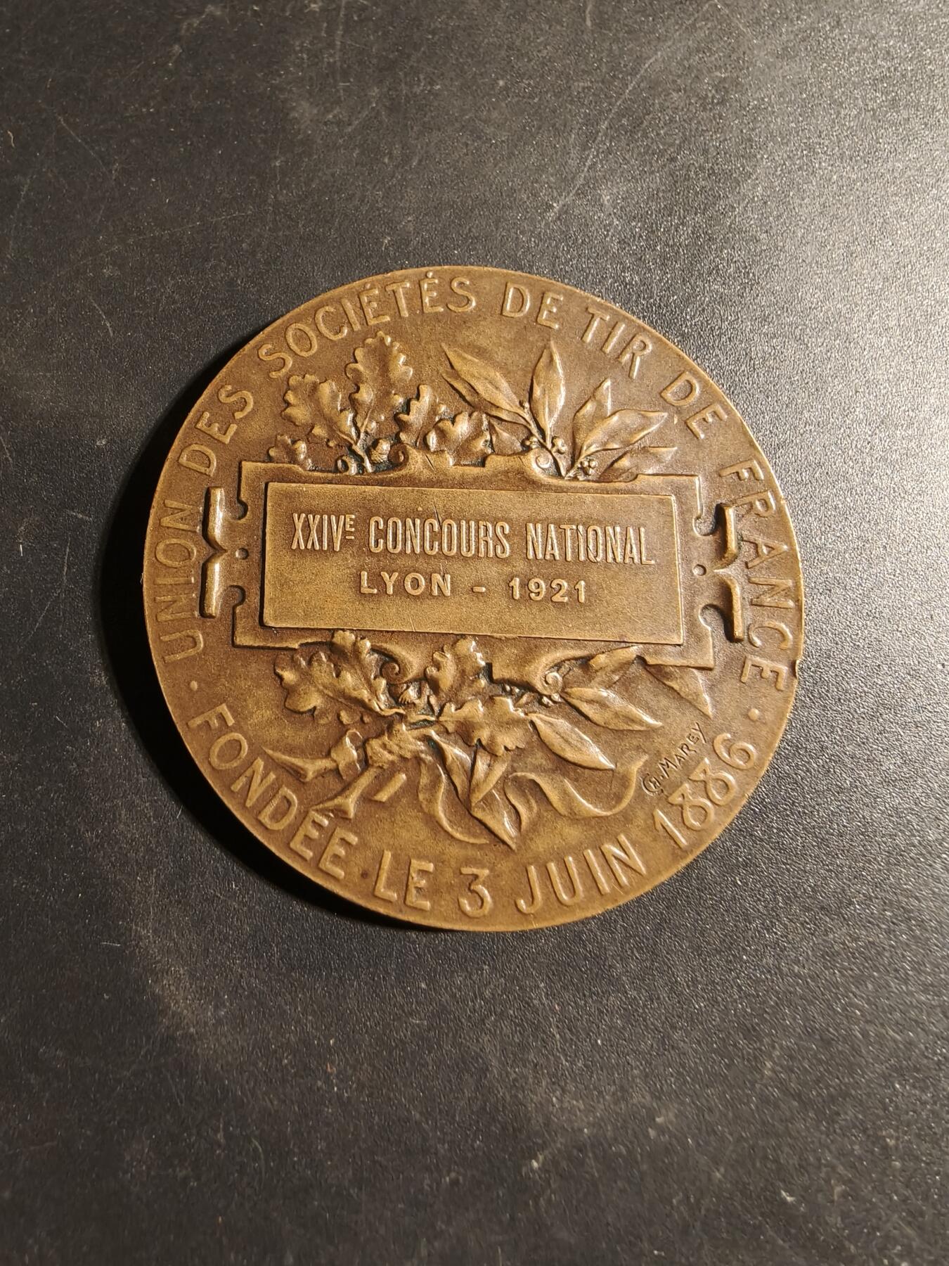 老王徽章第178期 法国射击联盟1921年里昂第24届国家射击竞赛大铜章     原盒      直径44mm     重量44g
