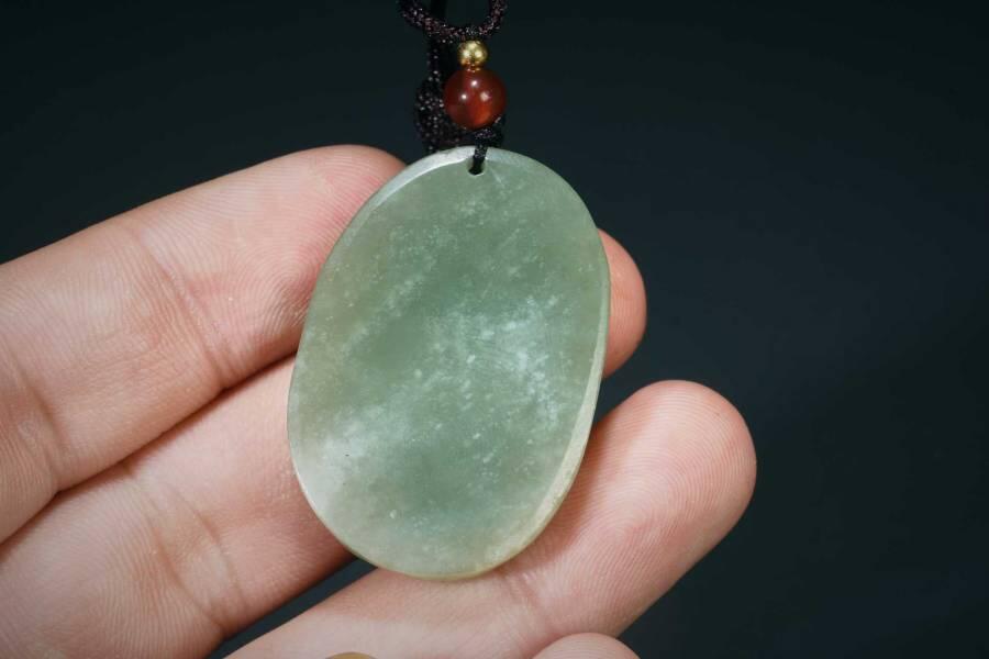 上海都达杂项专场三（全场包邮） 天然和田玉精雕《喜上眉梢》挂件 附鉴定证书86-103