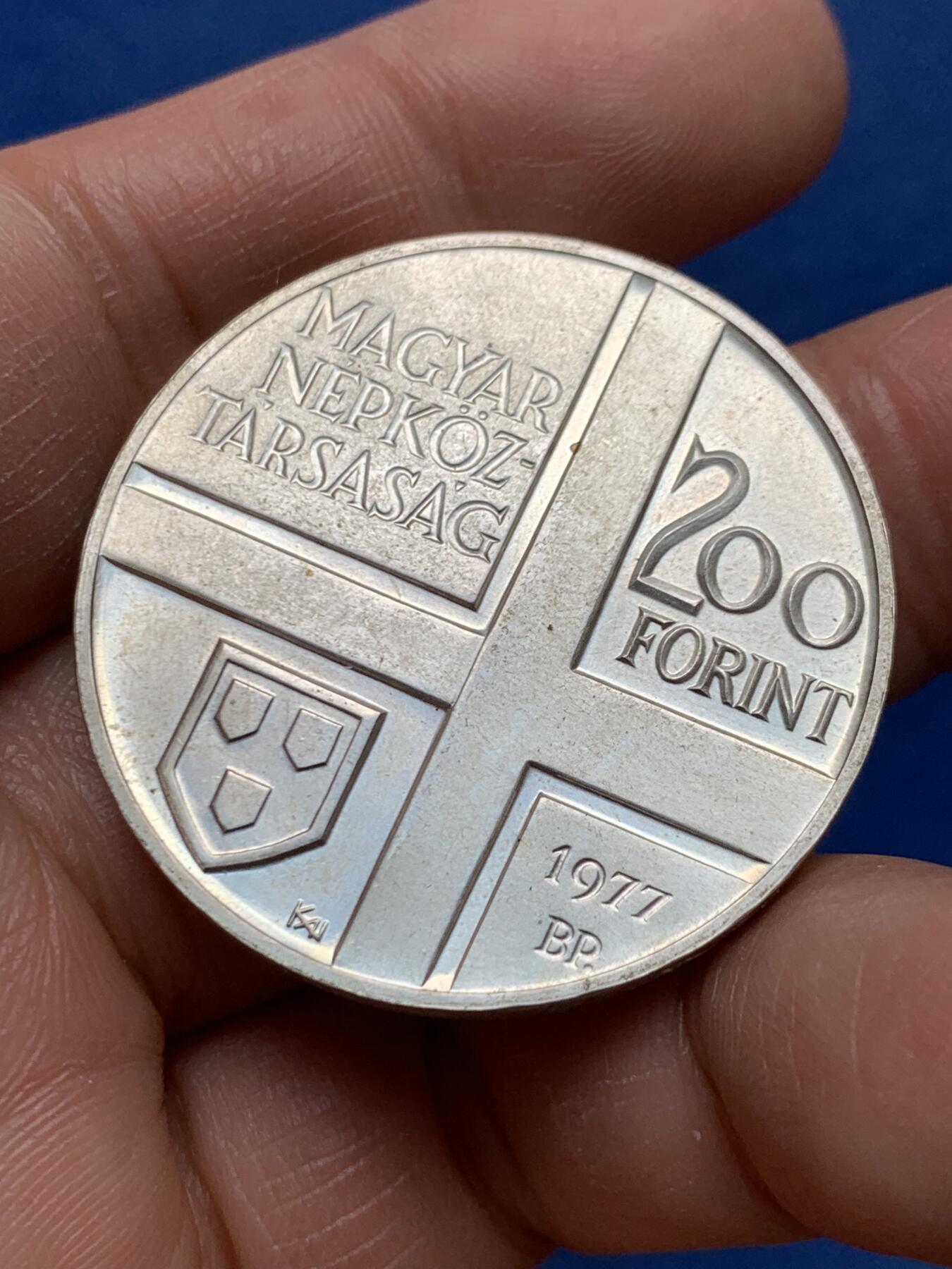 《竞宝斋》第460场 周日，周一，2场连拍 （全场包邮）欢迎送拍 匈牙利1977年画家考兹卡200福林纪念银币，重约28克，640银